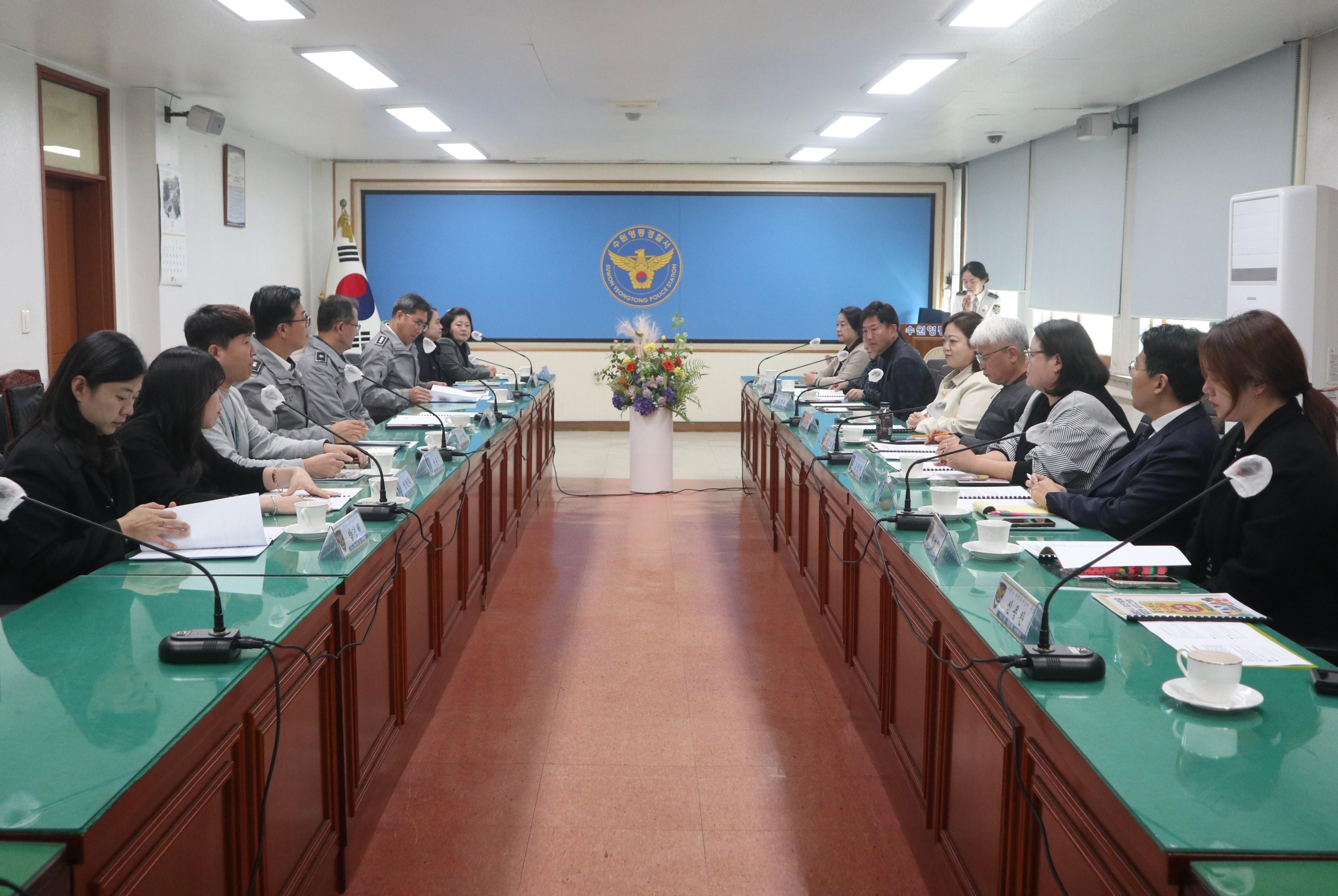 [수원시자원봉사센터] 영통 9곳 우회전 일단멈춤 표지판 설치 '청신호'