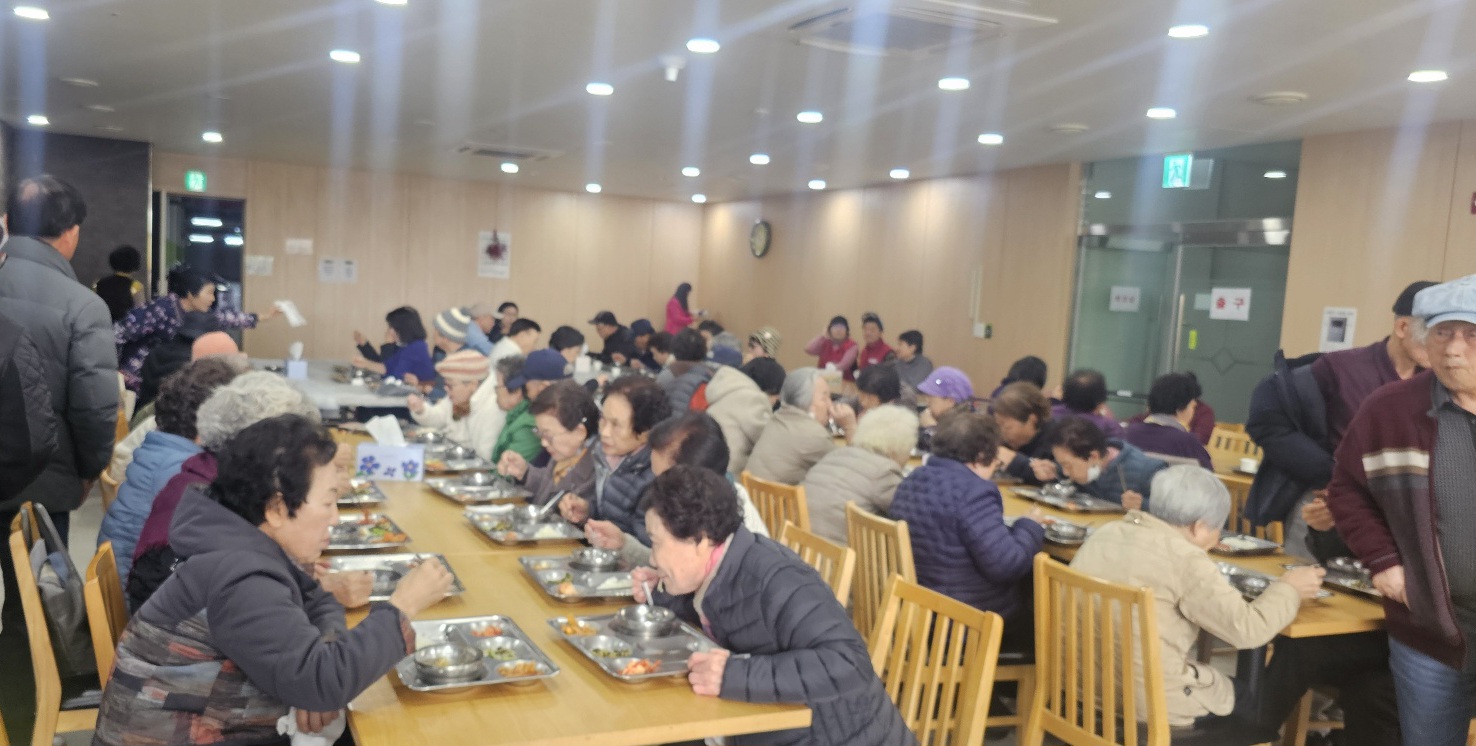 [자원봉사기자단] 수원시자원봉사센터 ‘참!좋은 사랑의 밥차’, 7천여 명에 온기 전하며 2025년 대장정 마무리