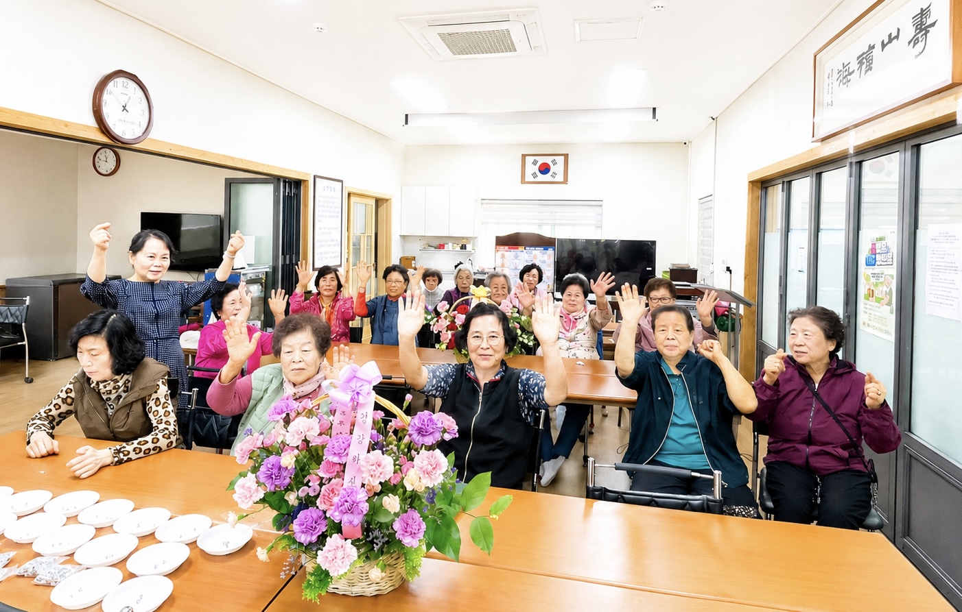 [자원봉사 기자단] 수원시자원봉사센터, 어버이날 맞아 ‘경로당 어르신 찾아가는 교육 프로그램-경로당에서 만나요' 진행